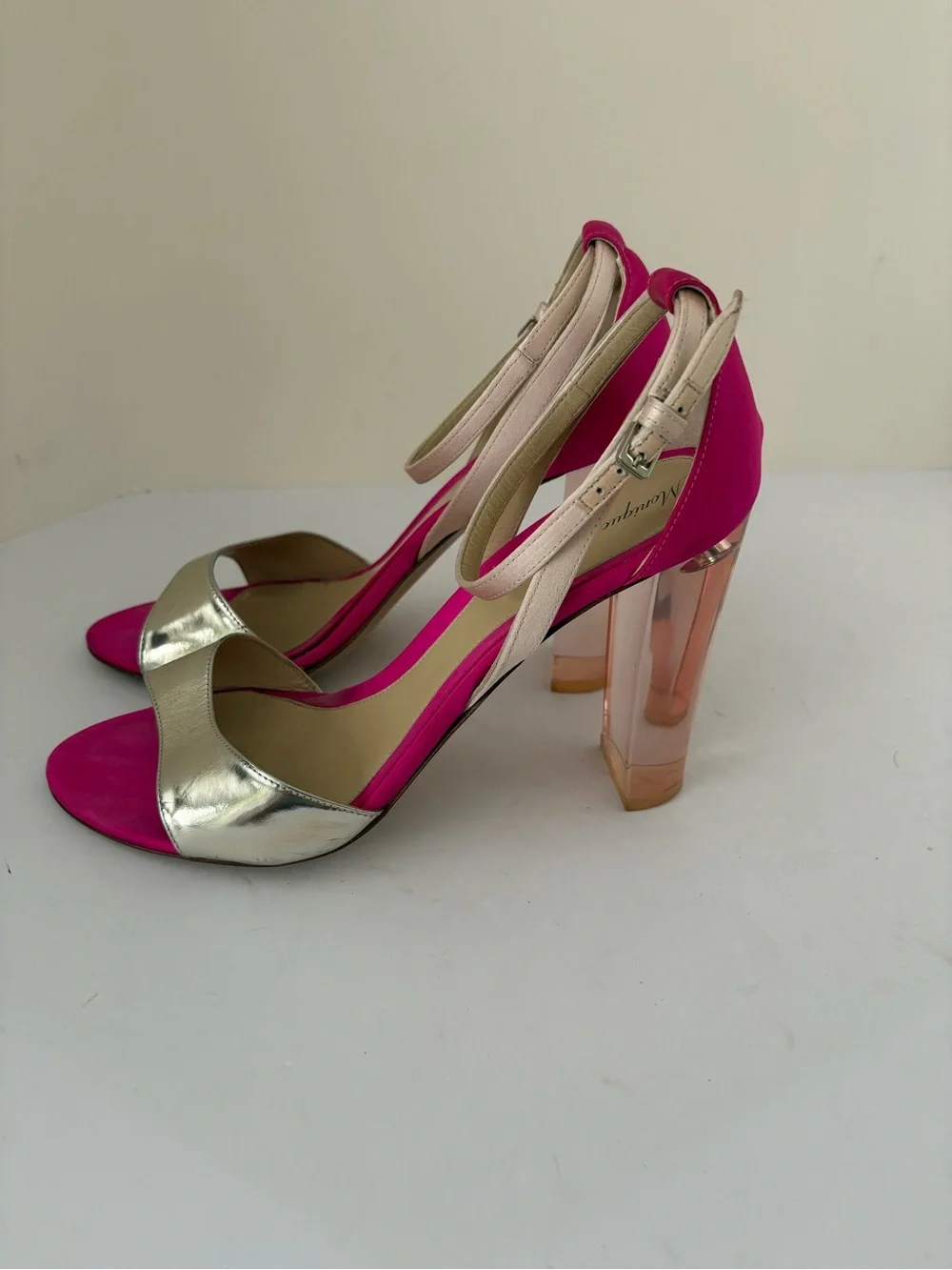 Monique Lhuillier Thea Block Heel Sandals in Hot pink satin/gold leather. Size 9